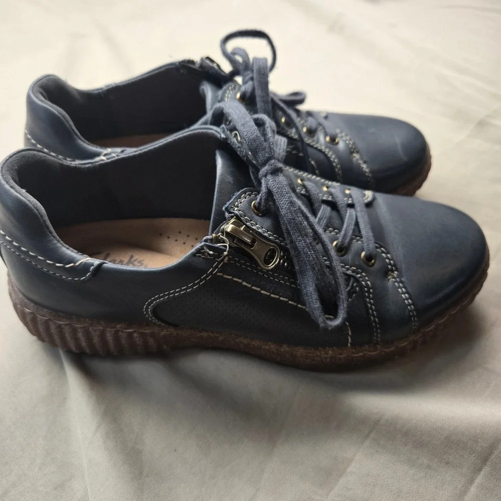 Clarks‎ Collection Navy Blue Leather Side Zip Lace Up Sneakers Womens Size 6 W